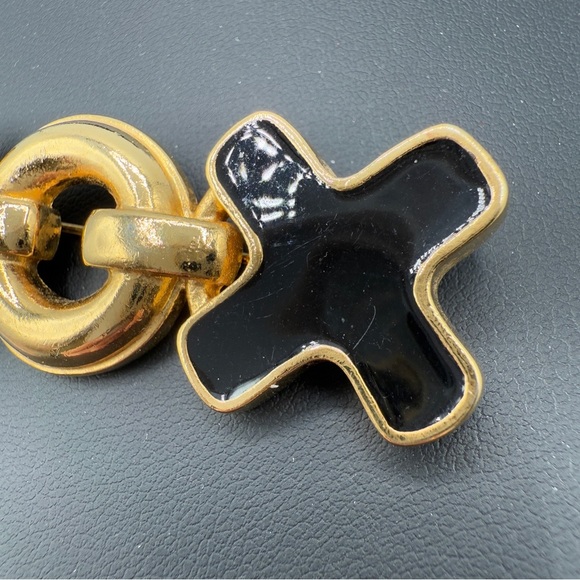 Pretty Black and Gold Tone XOX Hugs and Kisses Brooch - Picture 5 of 9